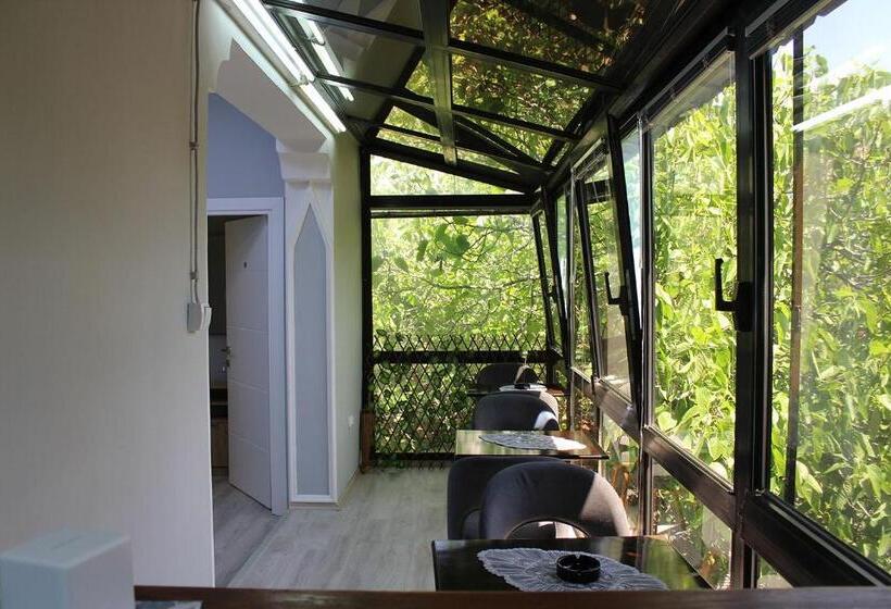 آپارتمان 1 خوابه با بالکن, Hostel 42