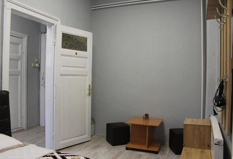 اتاق استاندارد با بالکن, Hostel 42