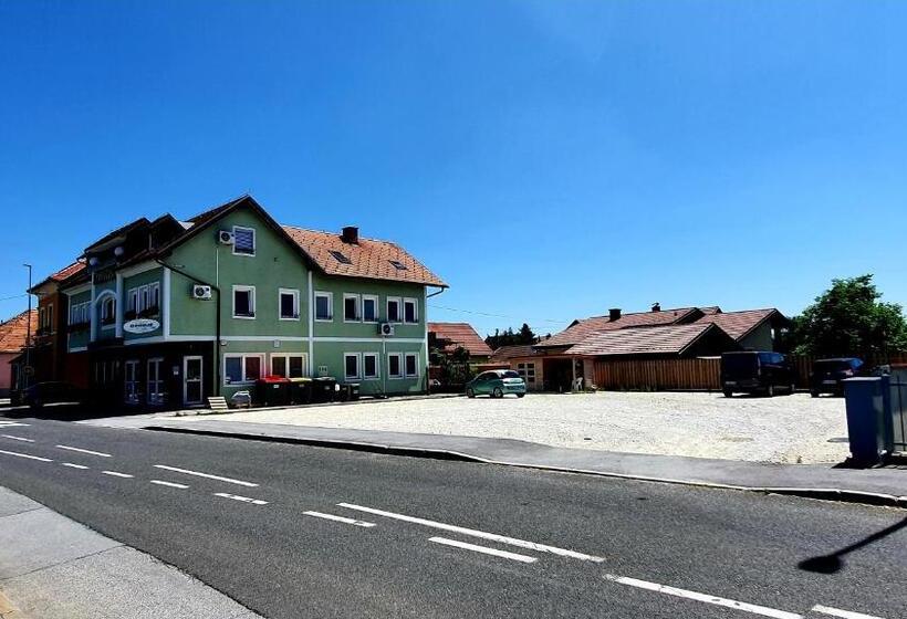 اتاق پنج‌تخته استاندارد, Hostel Sonce