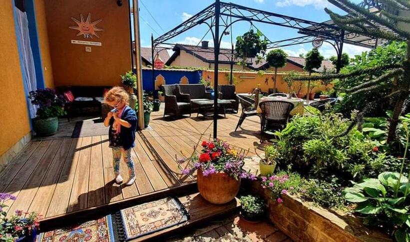 اتاق پنج‌تخته استاندارد, Hostel Sonce