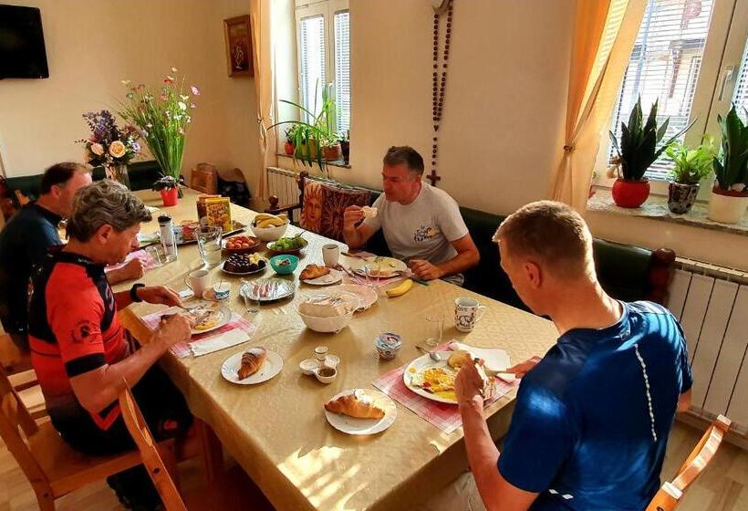 اتاق استاندارد چهار تخته, Hostel Sonce