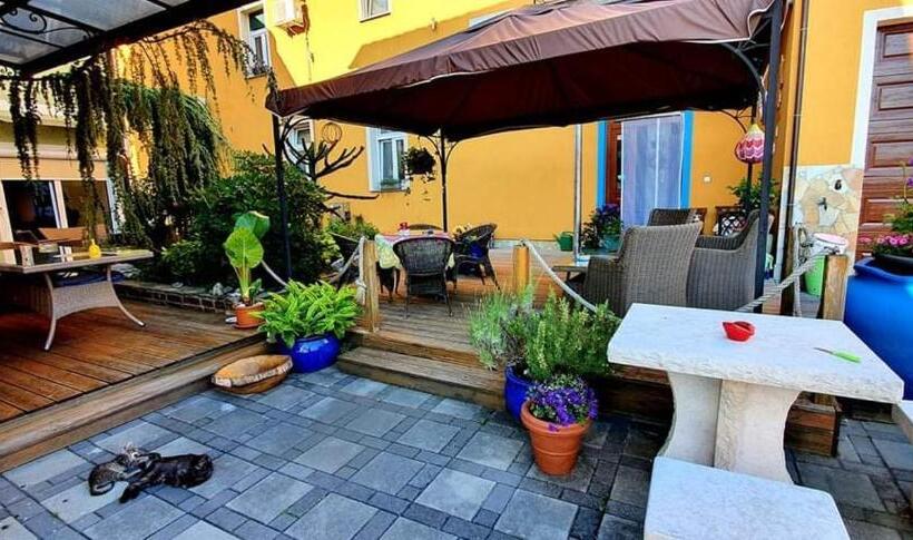 اتاق استاندارد چهار تخته, Hostel Sonce
