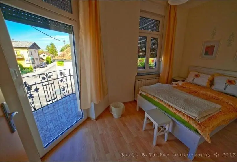 اتاق پنجتخته استاندارد, Hostel Sonce