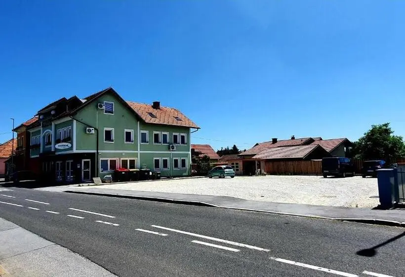 اتاق استاندارد با تختهای تاشو, Hostel Sonce
