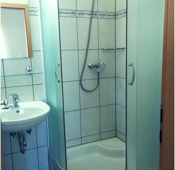 اتاق استاندارد با تخت‌های تاشو, Hostel Sonce