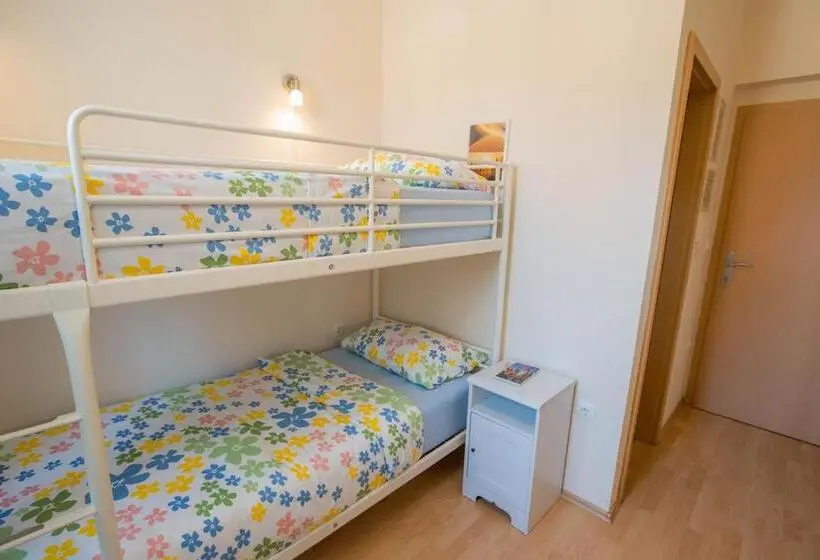 اتاق استاندارد با تختهای تاشو, Hostel Sonce
