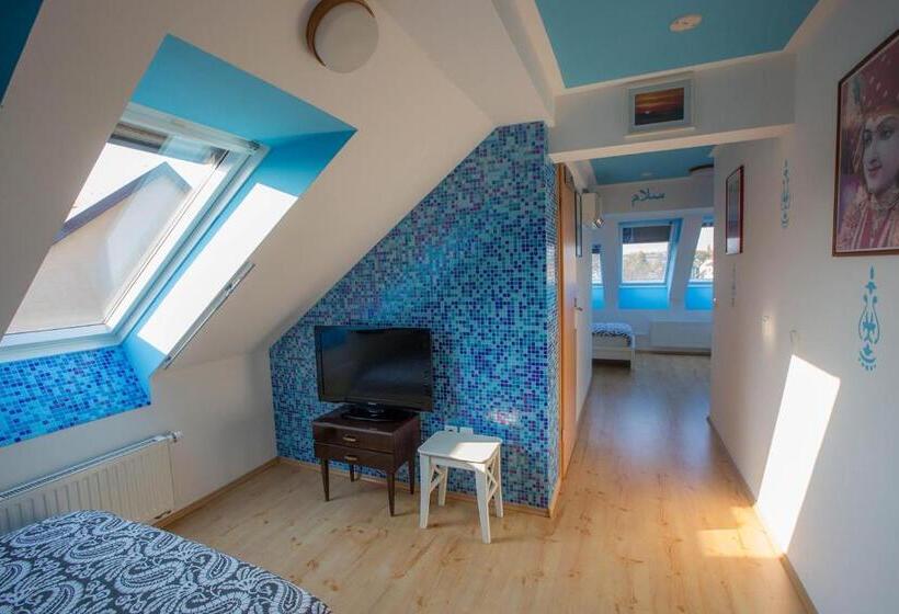 اتاق استاندارد چهار تخته, Hostel Sonce