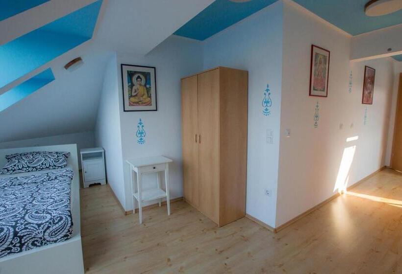 اتاق استاندارد چهار تخته, Hostel Sonce