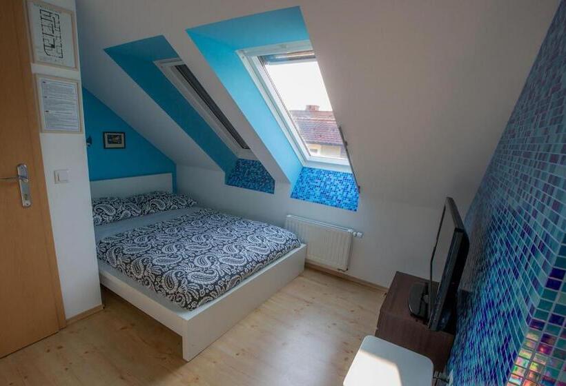 اتاق استاندارد چهار تخته, Hostel Sonce