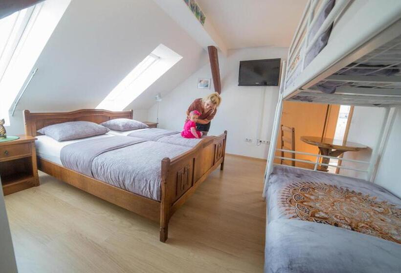 اتاق استاندارد چهار تخته, Hostel Sonce