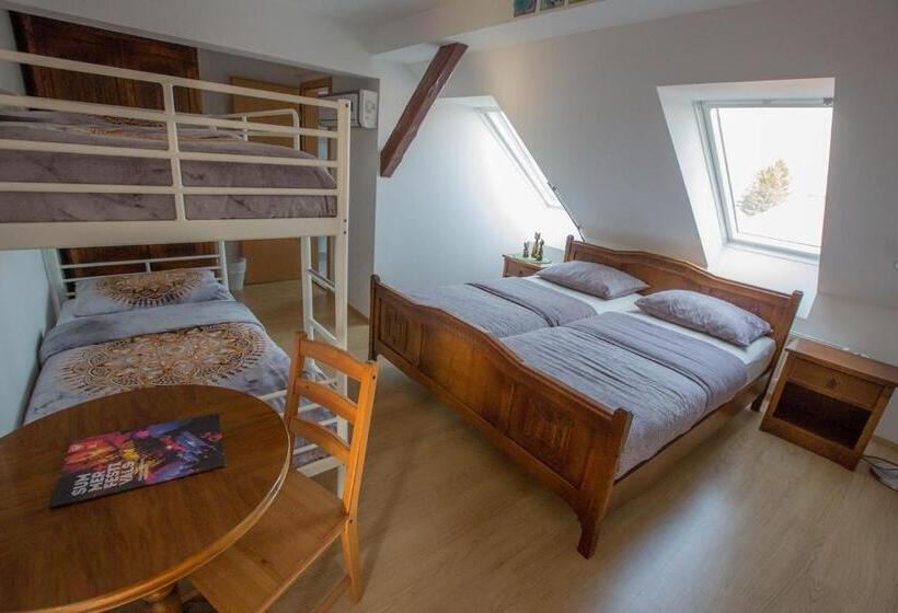 اتاق استاندارد چهار تخته, Hostel Sonce