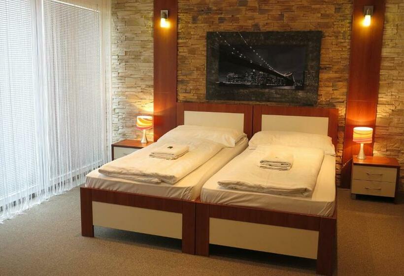 スタンダード４人部屋, 21