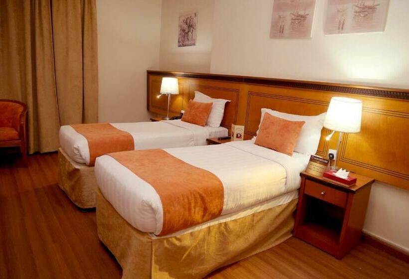 スタンダードルーム, Amjad Al Deafah