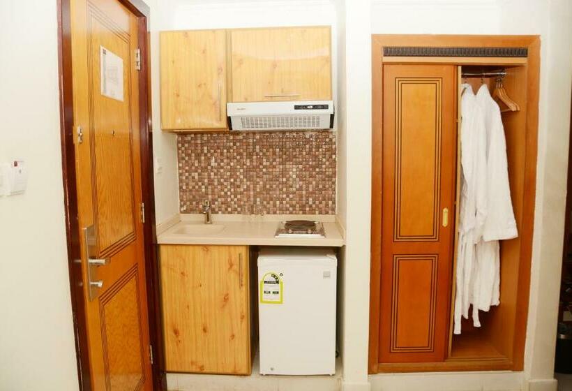 スタンダードルーム, Amjad Al Deafah