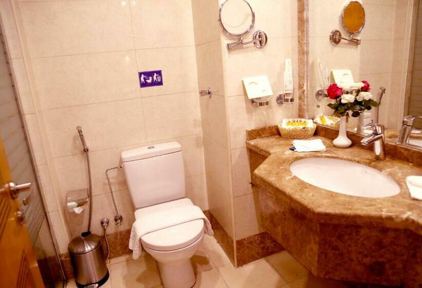 スタンダードルーム, Amjad Al Deafah