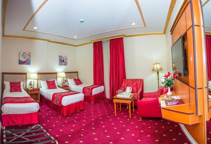 חדר סטנדרט לשלושה, Amjad Al Deafah