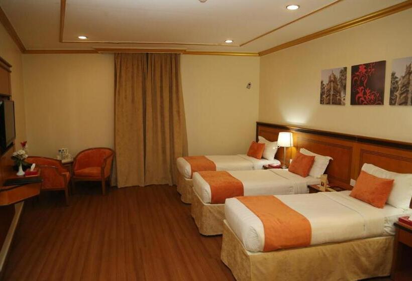 חדר סטנדרט לשלושה, Amjad Al Deafah