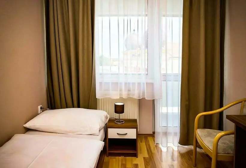 Standard Yhden Hengen Huone, Atrium
