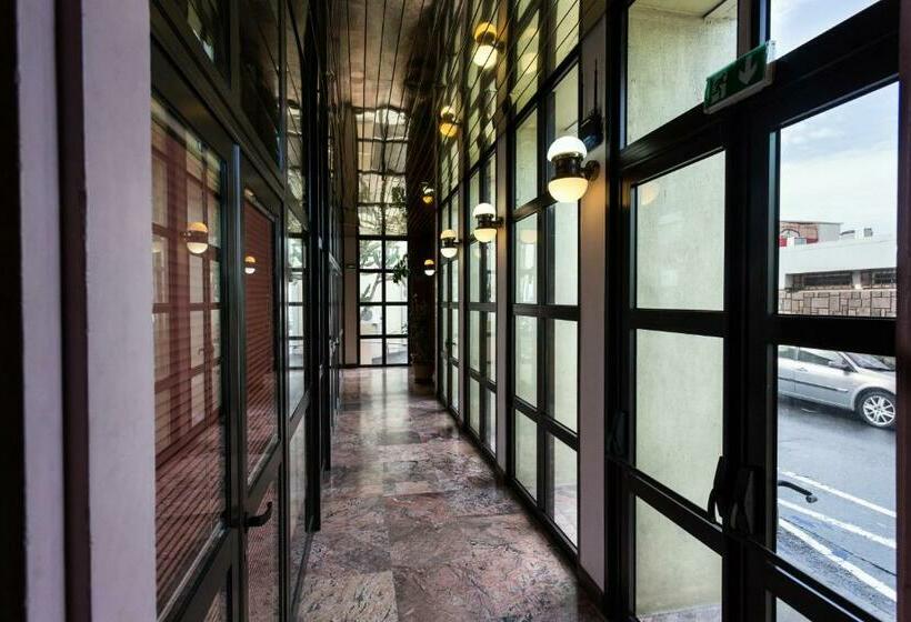 اتاق استاندارد برای معلولان, Austral