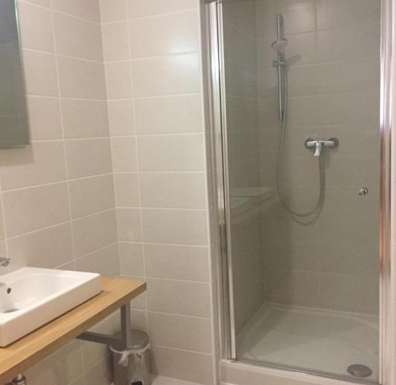 غرفة عائلية, Bothe