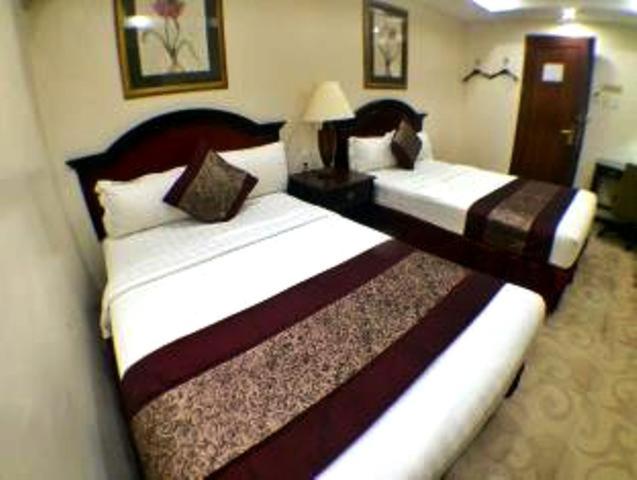 غرفة سوبيريور رباعية, Cindy Kelly