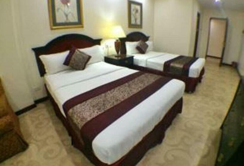 ジュニアスイート, Cindy Kelly