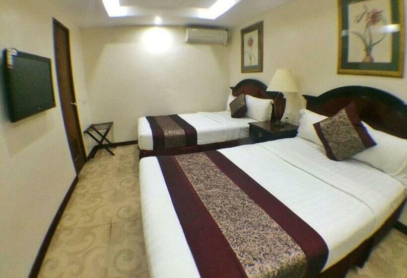 スーペリアの４人部屋, Cindy Kelly