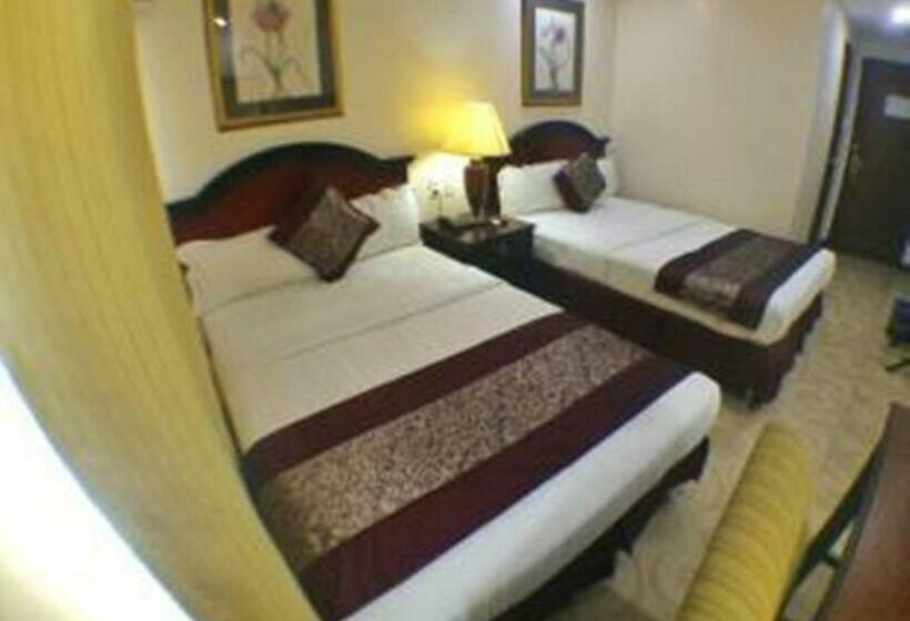 デラックスの４人部屋, Cindy Kelly