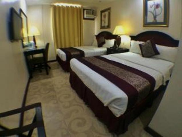 غرفة ديلوكس رباعية, Cindy Kelly