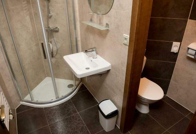 标准单人间, Diana