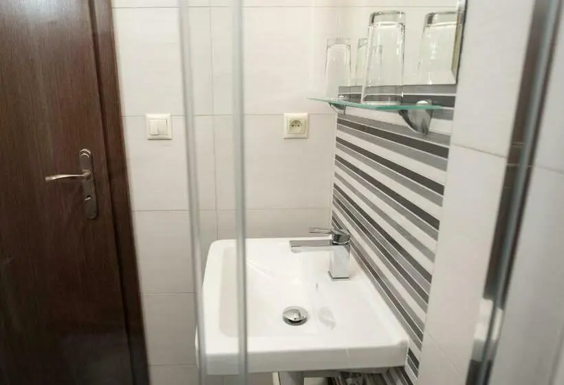 Standard Yhden Hengen Huone, Diana