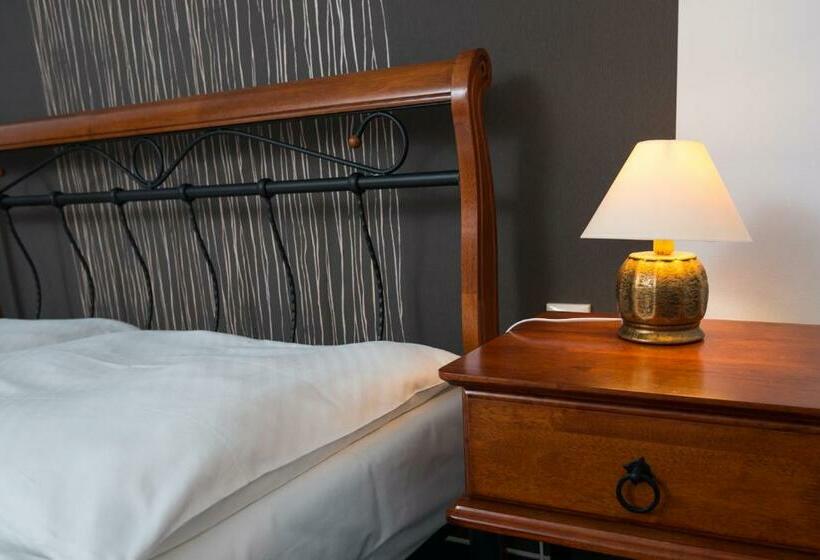 标准单人间, Diana