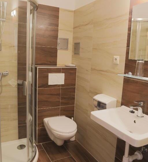 标准单人间, Diana