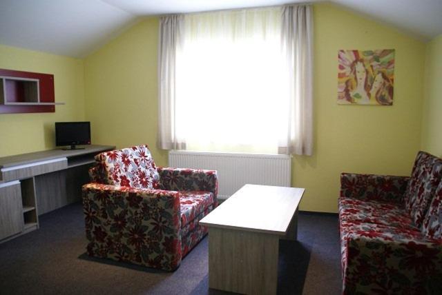 סוויטה, F   Team