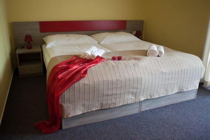 סוויטה, F   Team