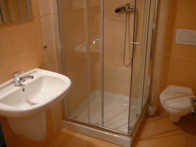 スタンダードルーム, F   Team