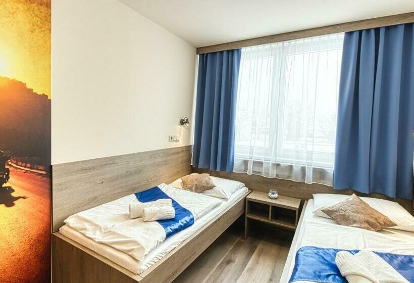 غرفة قياسية, Familia