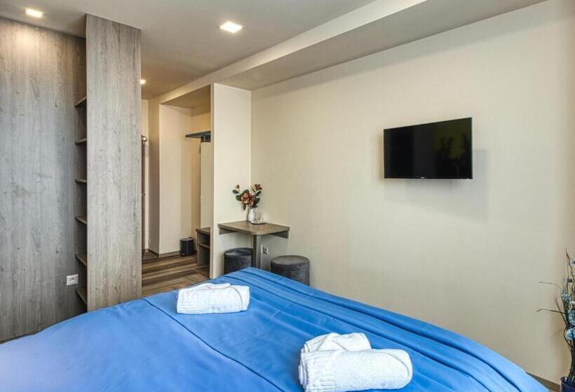 غرفة قياسية, Familia