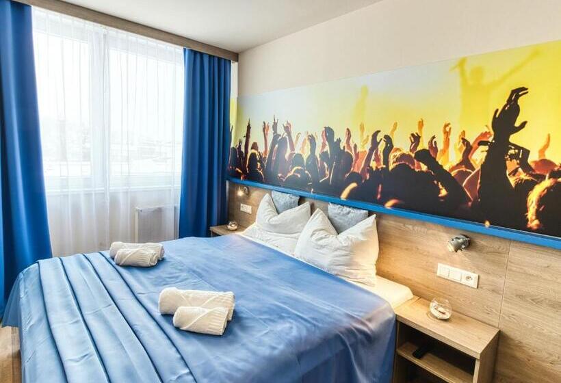 غرفة قياسية, Familia