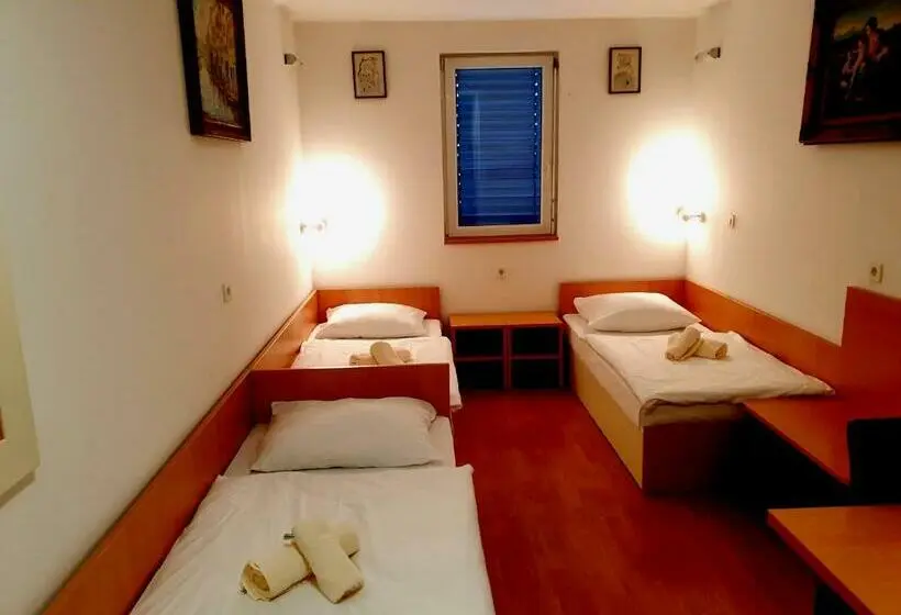 اتاق استاندارد سه نفره, Galaksija Trebnje Free Sauna Included