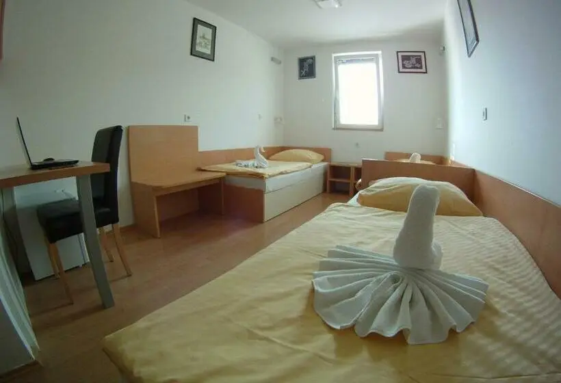 اتاق استاندارد سه نفره, Galaksija Trebnje Free Sauna Included