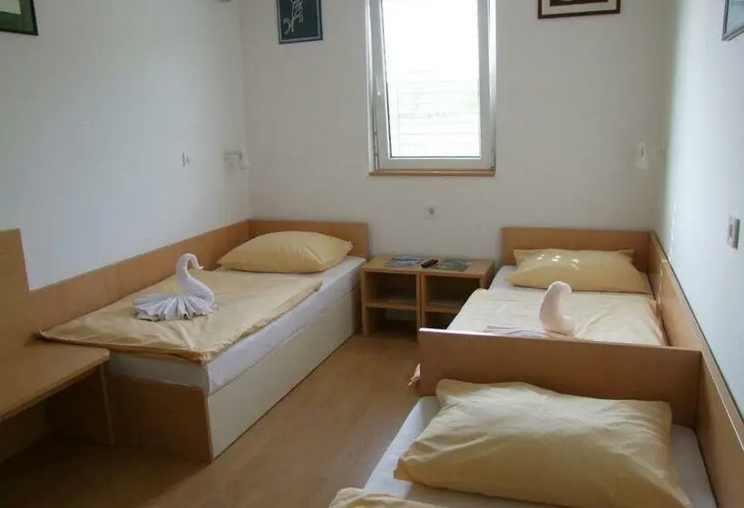 اتاق استاندارد سه نفره, Galaksija Trebnje Free Sauna Included