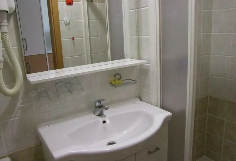 اتاق استاندارد یک نفره, Galaksija Trebnje Free Sauna Included