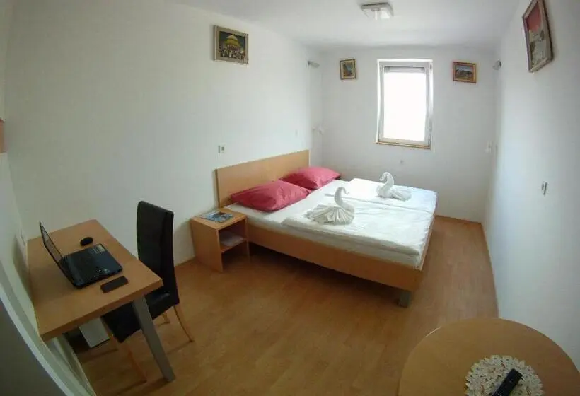 اتاق استاندارد یک نفره, Galaksija Trebnje Free Sauna Included