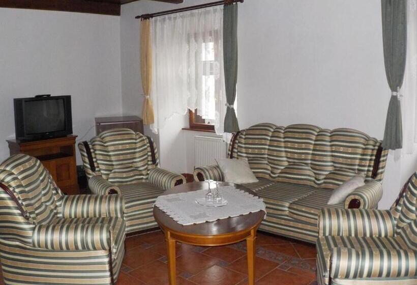 1ベッドルームアパートメント, Kriváň