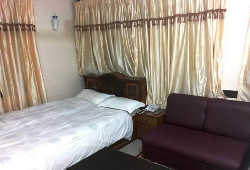 اتاق لوکس, Mandakini