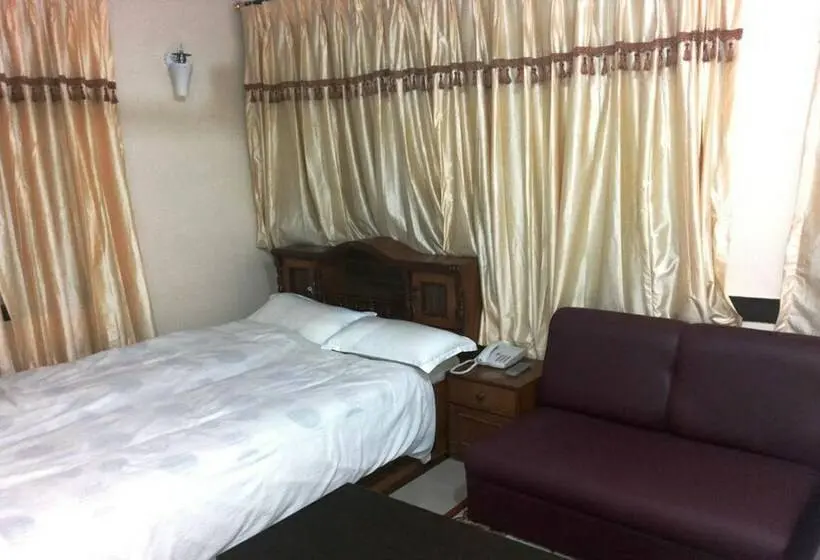 اتاق لوکس, Mandakini