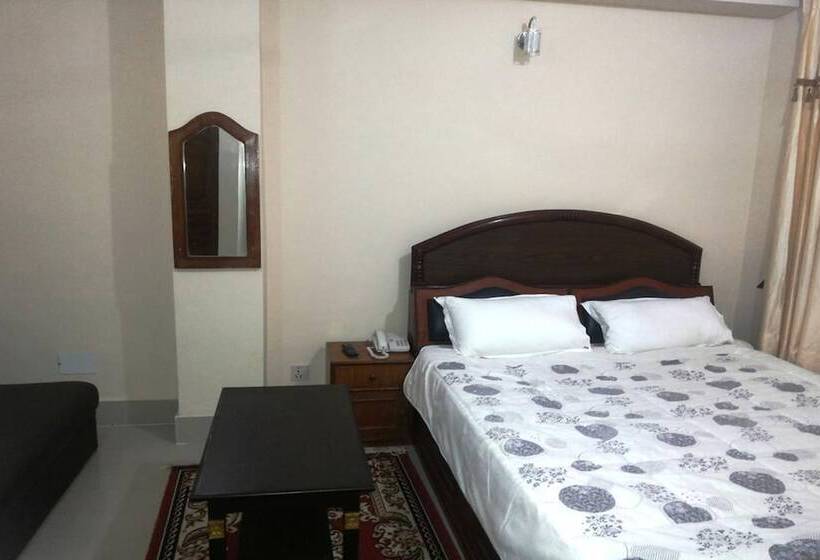 اتاق لوکس, Mandakini