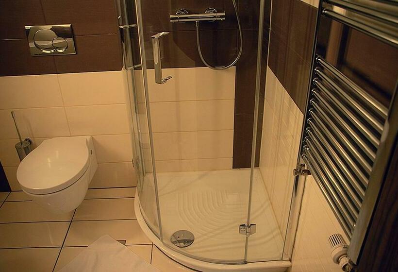 اتاق استاندارد یک نفره, Opara