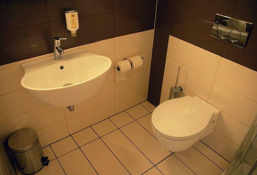 اتاق استاندارد یک نفره, Opara